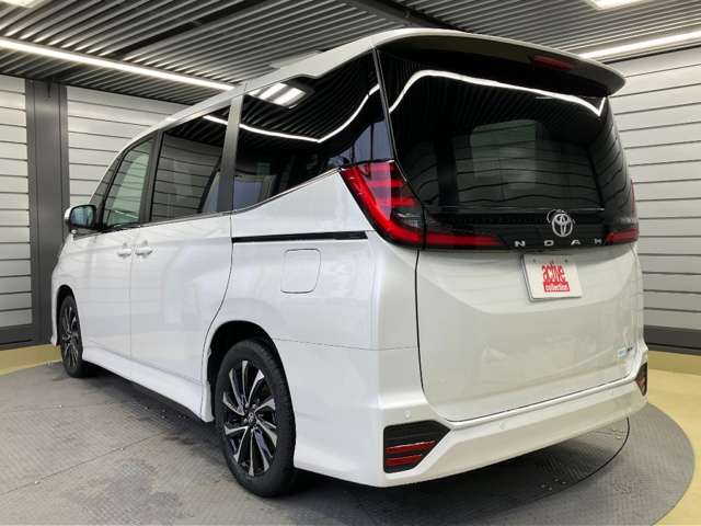 Toyota Noah 9