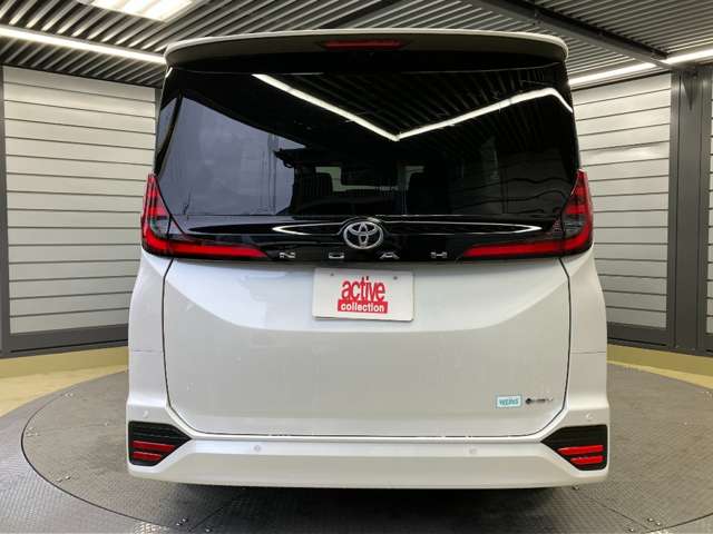 Toyota Noah 10