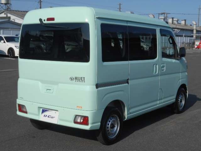 Daihatsu Hijet Cargo 4