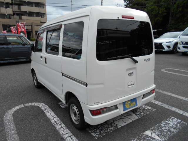 Daihatsu Hijet Cargo 12