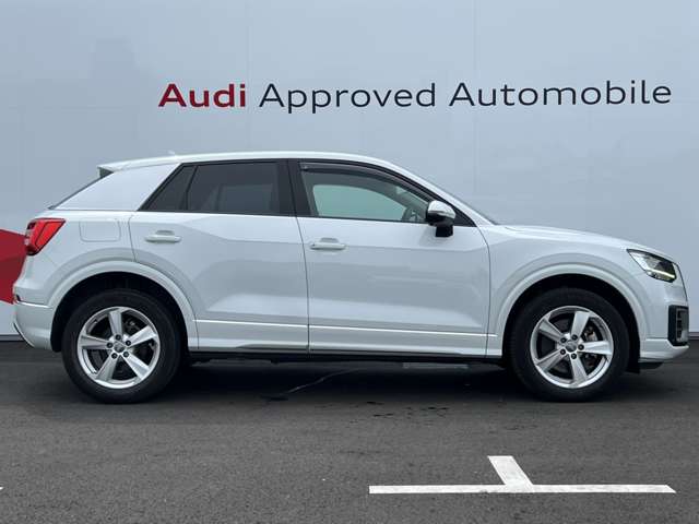 Audi Q2 8