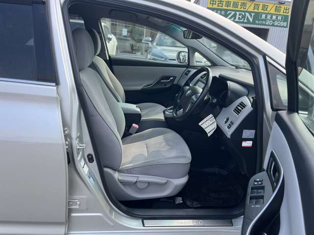 Toyota Mark X ZiO 12