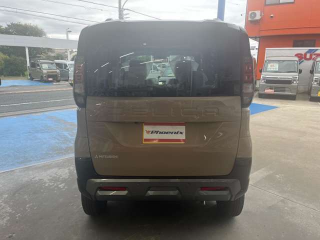 Mitsubishi Delica Mini 6