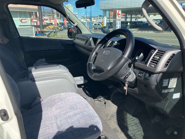 Toyota Hiace Van 11