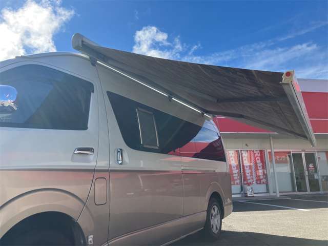 Toyota Hiace Van 12