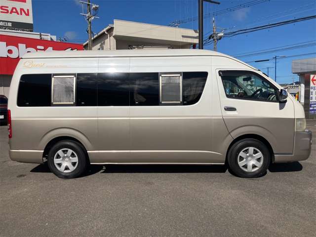 Toyota Hiace Van 4