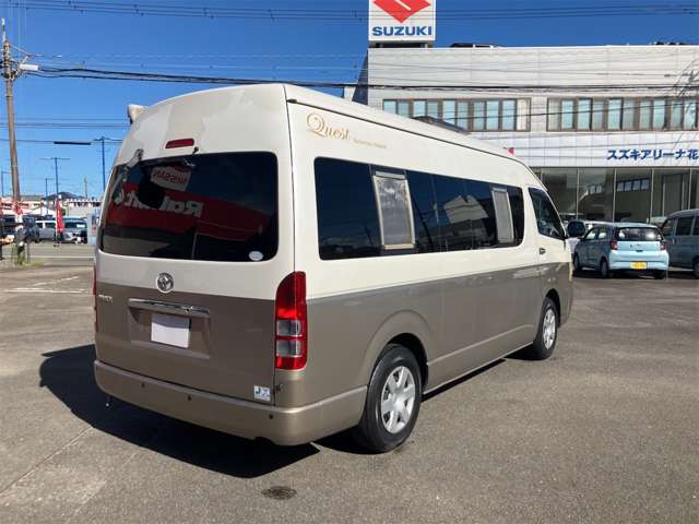 Toyota Hiace Van 5