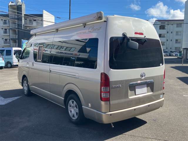 Toyota Hiace Van 7