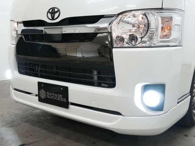 Toyota Hiace Van 11