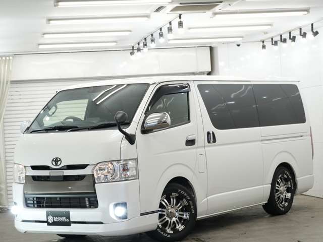 Toyota Hiace Van 5
