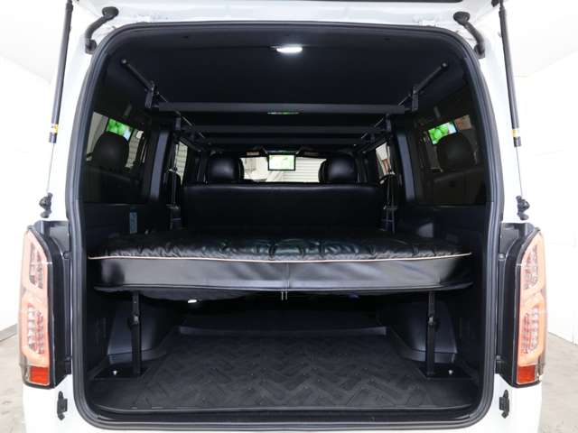Toyota Hiace Van 10
