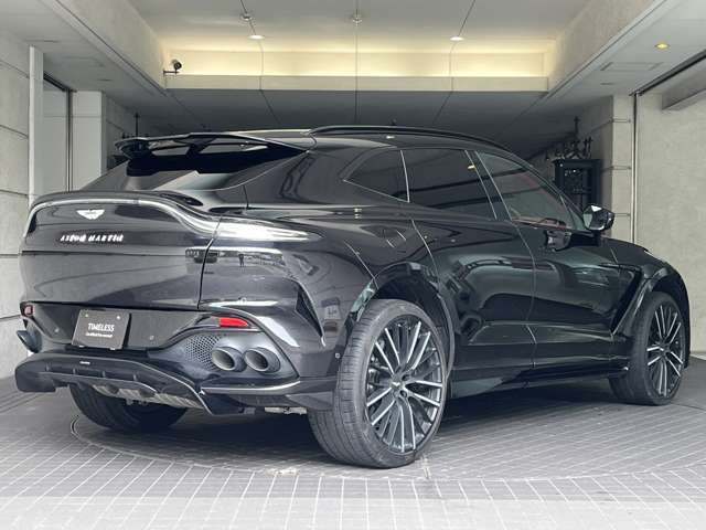 Aston Martin DBX 3