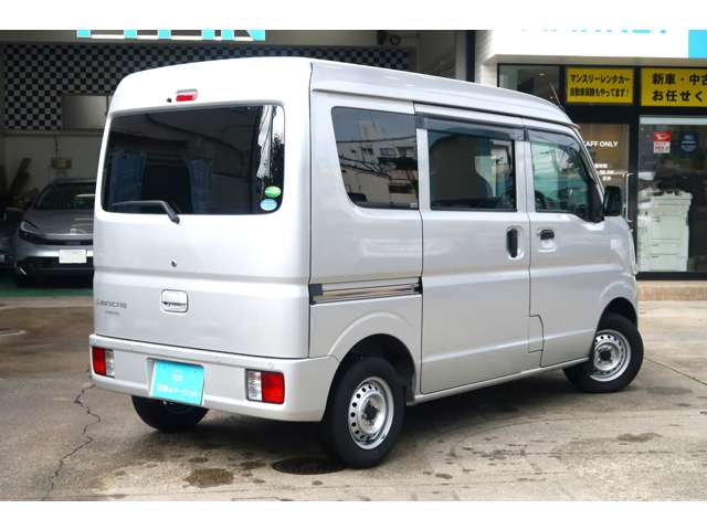 Mitsubishi Minicab Van 12