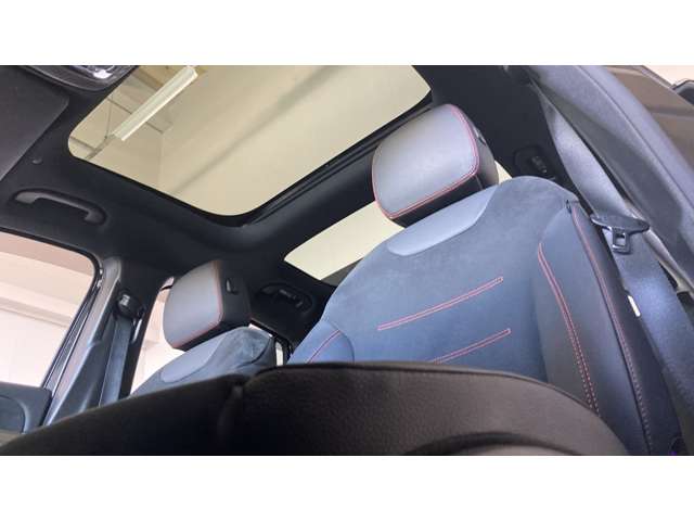 Mercedes-Benz GLA-Class 11