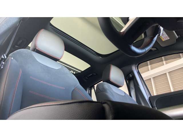 Mercedes-Benz GLA-Class 10