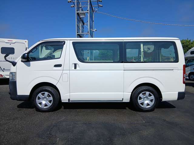 Toyota Hiace Van 4