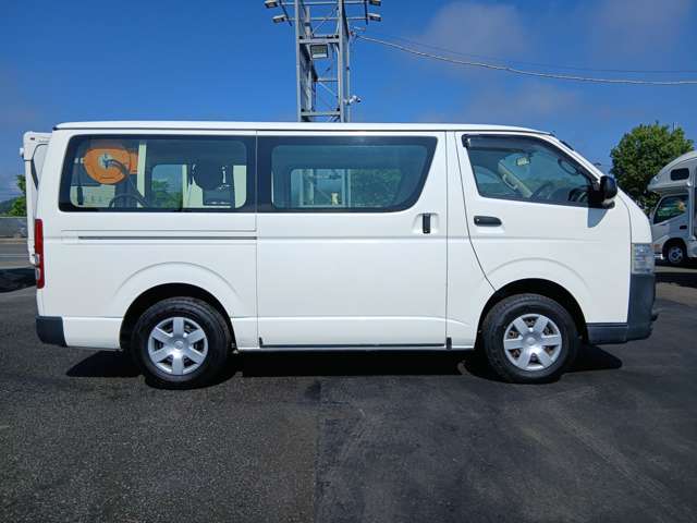 Toyota Hiace Van 5