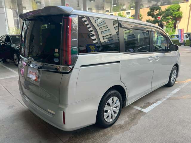 Toyota Noah 11