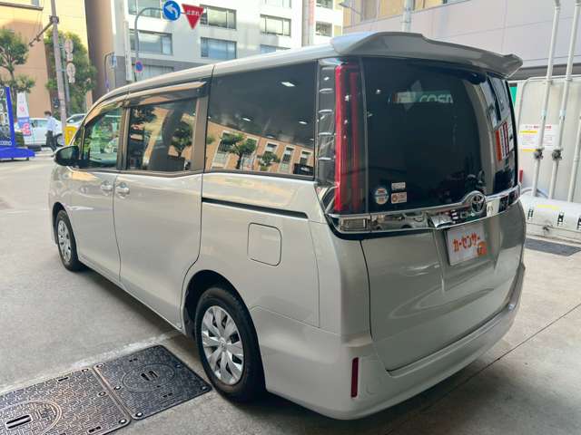 Toyota Noah 8