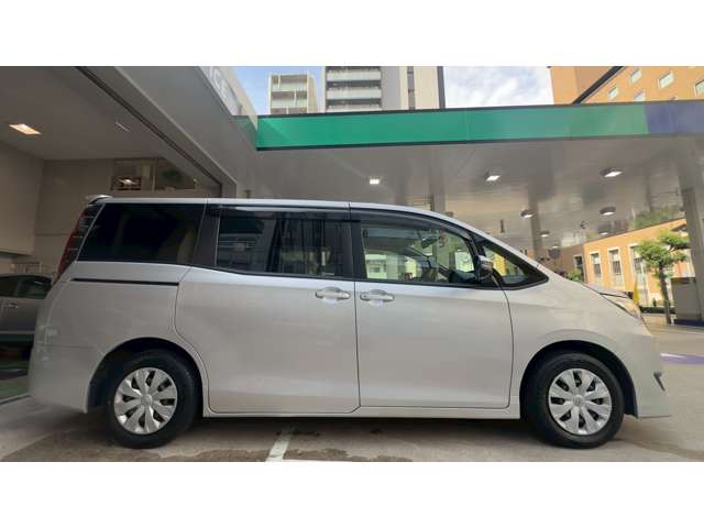 Toyota Noah 9