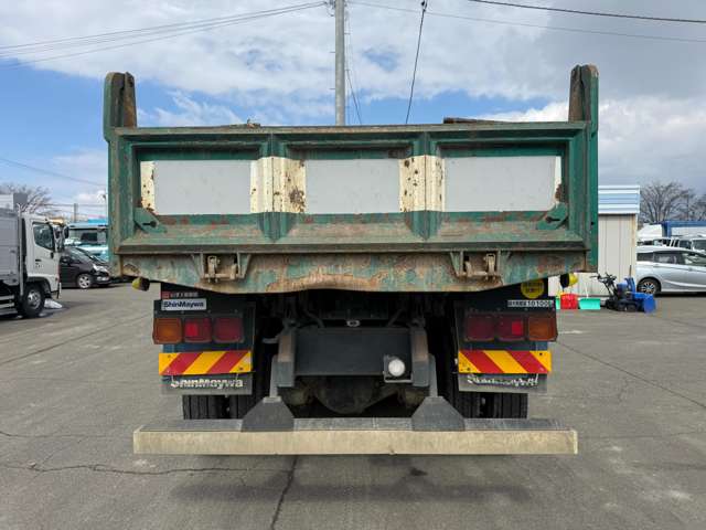 Isuzu Giga 7