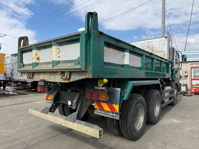 Isuzu Giga 8