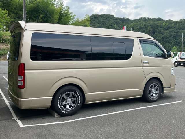 Toyota Hiace 4