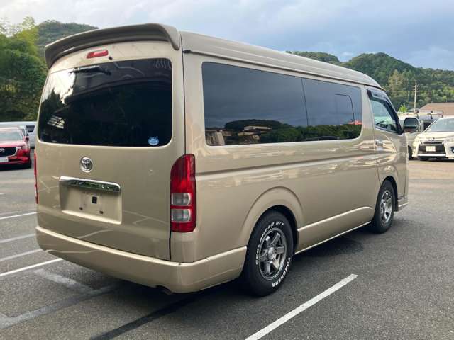 Toyota Hiace 10