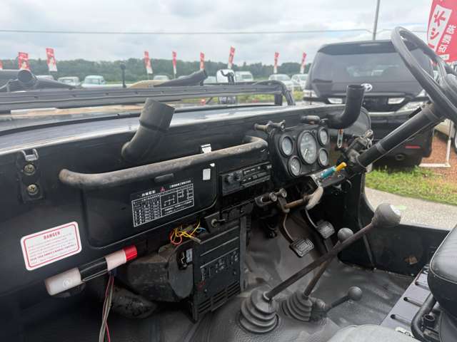 Mitsubishi Jeep 11