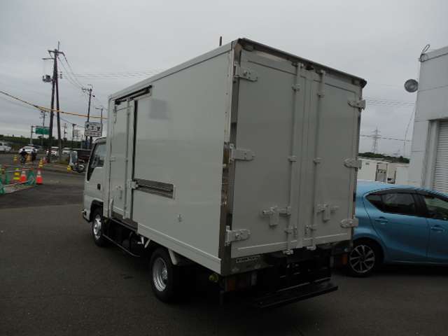 Isuzu Elf 4