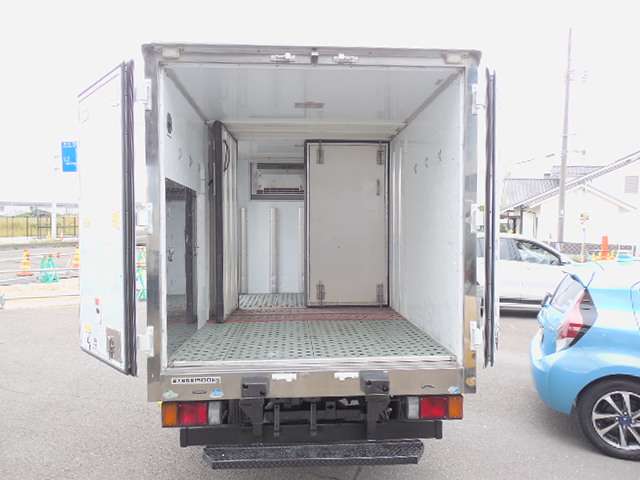 Isuzu Elf 6
