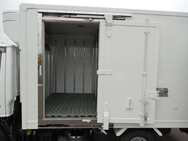Isuzu Elf 7