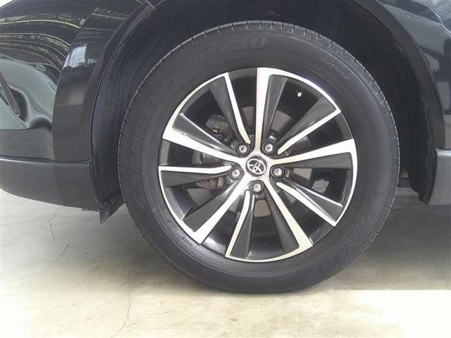 Toyota Harrier 4