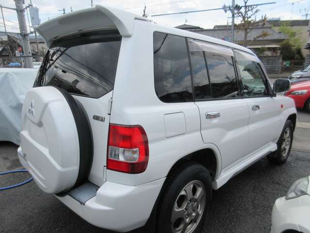 Mitsubishi Pajero iO 7