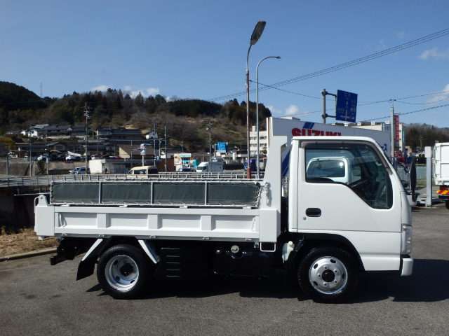 Isuzu Elf 12