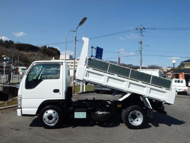 Isuzu Elf 4