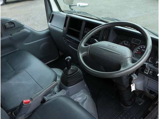 Isuzu Elf 3