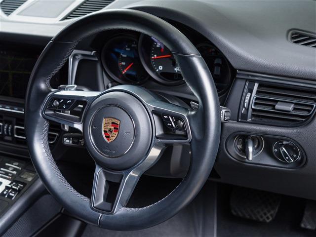 Porsche Macan 12