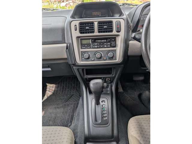 Mitsubishi Pajero iO 8