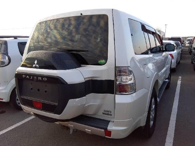 Mitsubishi Pajero 5