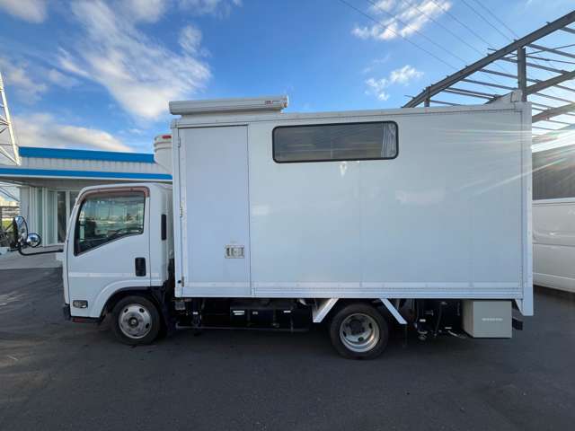 Isuzu Elf 6