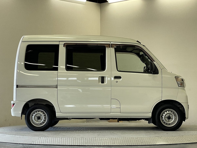 Daihatsu Hijet Cargo 6