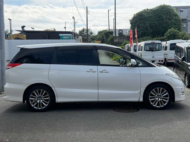Toyota Estima 4