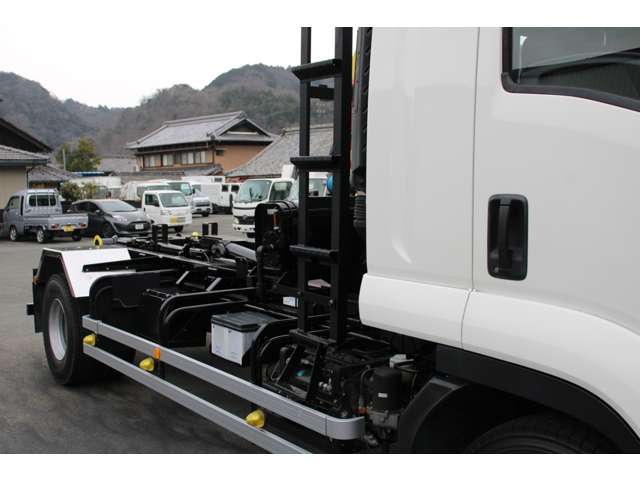 Isuzu Forward 12