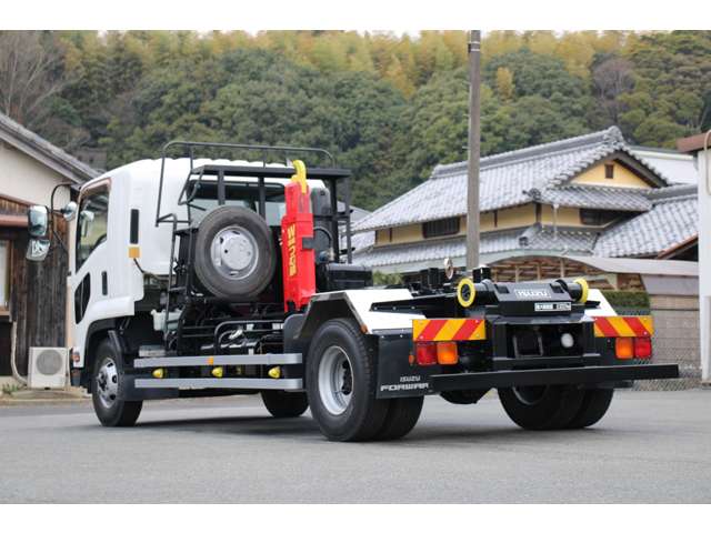 Isuzu Forward 8