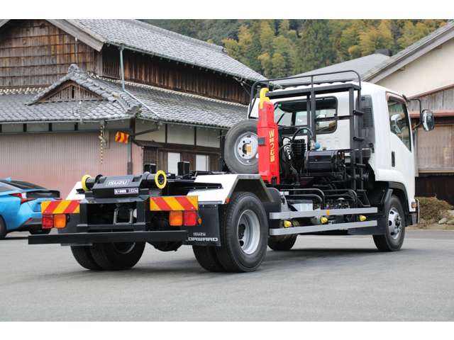 Isuzu Forward 9