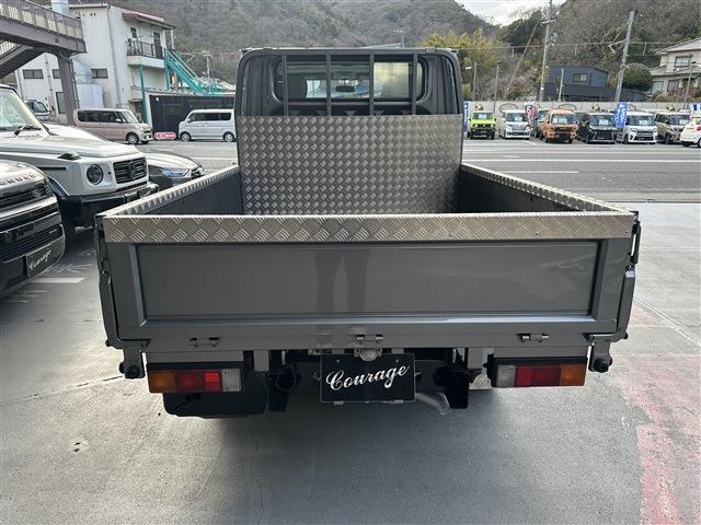 Mitsubishi Fuso Canter 9