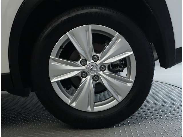 Lexus UX 6