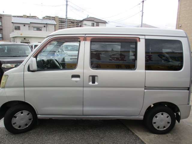 Daihatsu Hijet Cargo 5