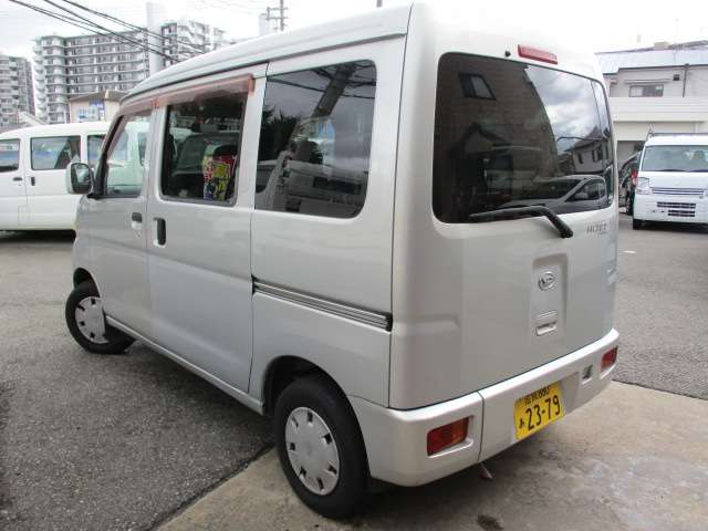 Daihatsu Hijet Cargo 6